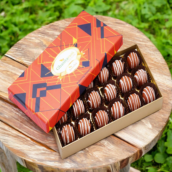Diwali Gifts-Mathura Laddoo 18 pcs in Designer Box