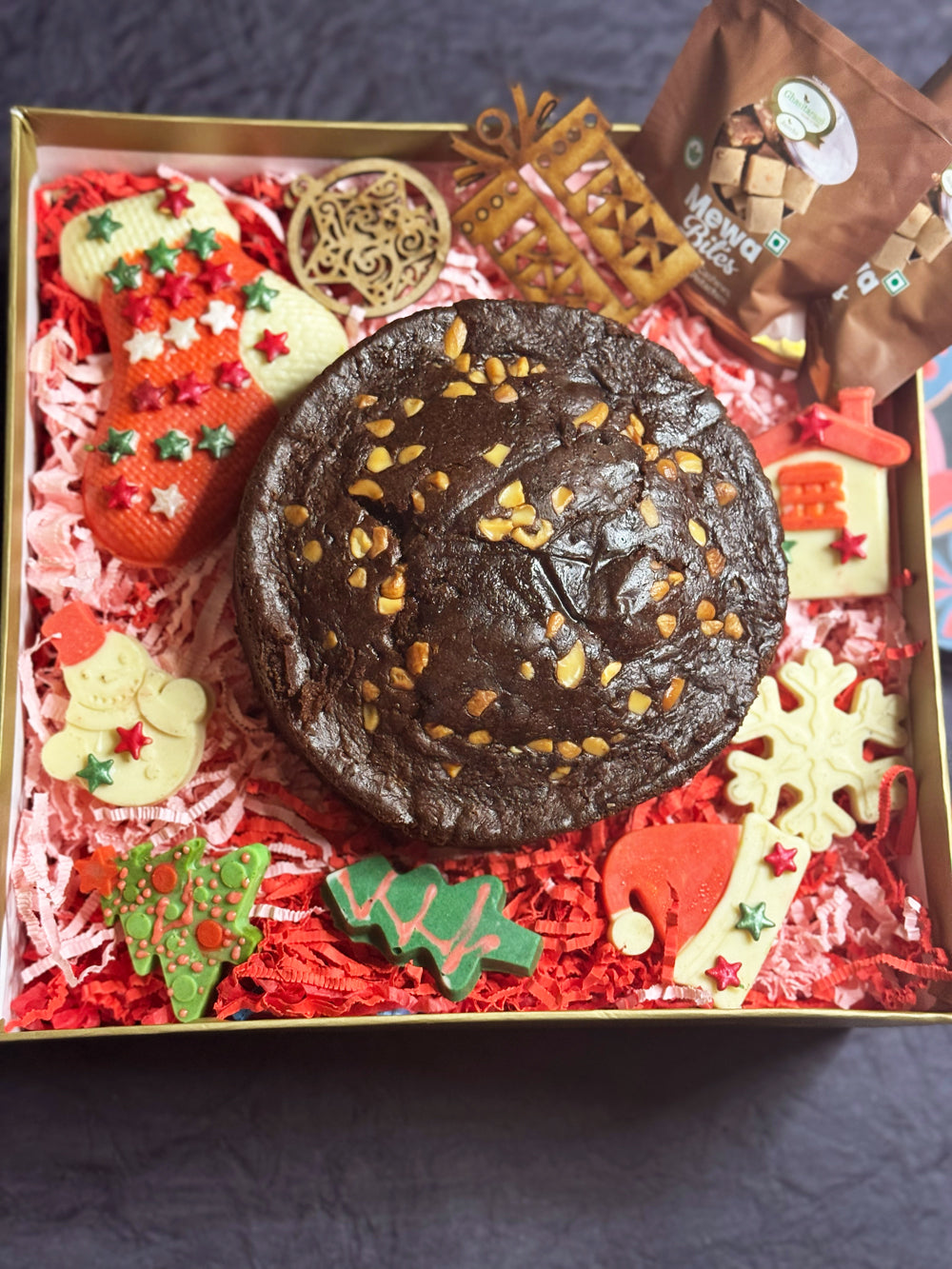 Ghasitaram Christmas Big Hamper Box with chocos, tags, pouches, plum cake 500 gms