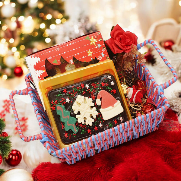 Christmas Multicolur Basket with Plum Cake