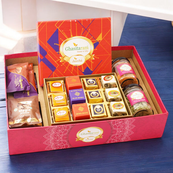 Big Hamper Tray with best bites, Crunchy Cashew, Flavour Raisins, Mewa Bites and Cookies