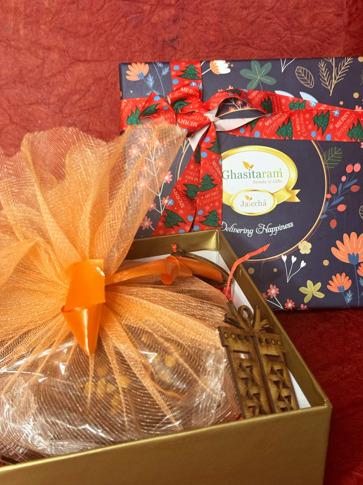 Ghasitaram Christmas Hamper Box with 500 gms plum cake and tags