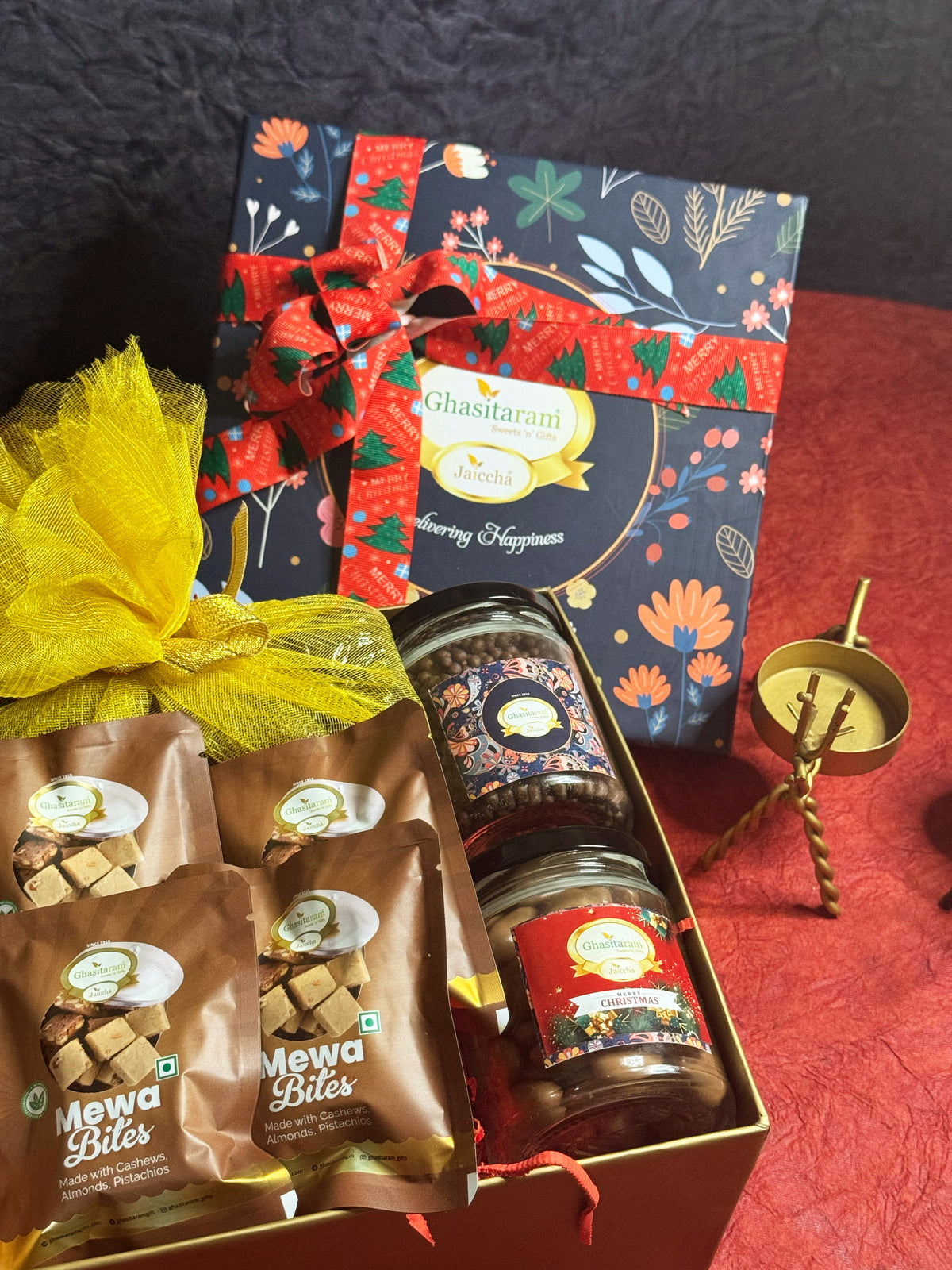 Ghasitaram Christmas Hamper Box with Plum Cake and 2 jars and bites