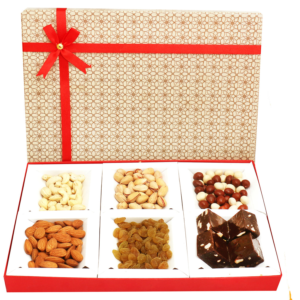 Beige 6 Part Nutties, Chewy Fudge, Dryfruits Box