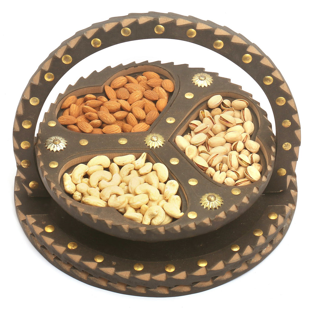 Foldable Basket of Almonds, Cashews and Pistachos