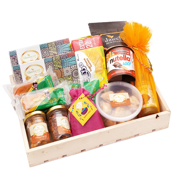 Light Wooden basket of 15 Holi Goodies